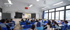 鞭策人工智能教育从局部试点转向全